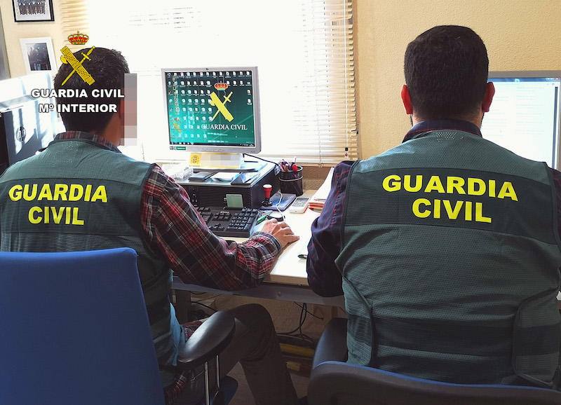 Dos agentes de la Guardia Civil investigan los robos de Los Alcázares