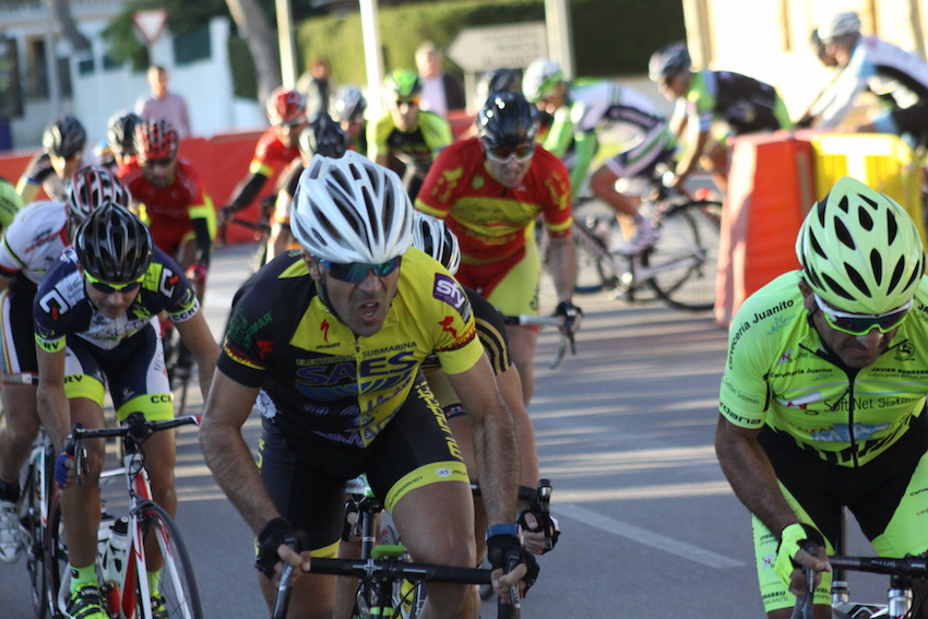 Ciclistas de la Vuelta a España a su paso por San Javier