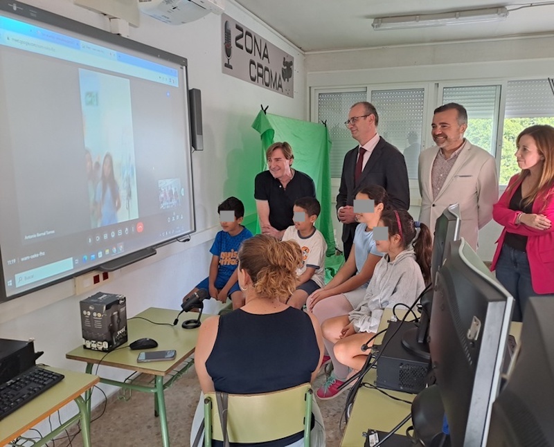 Conexión online con las aulas hospitalarias desde el Joaquín Carrión de San Javier