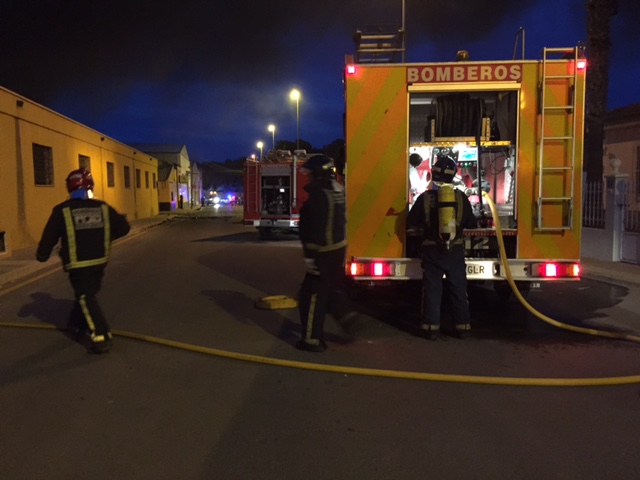 Bomberos en un incendio en San Javier