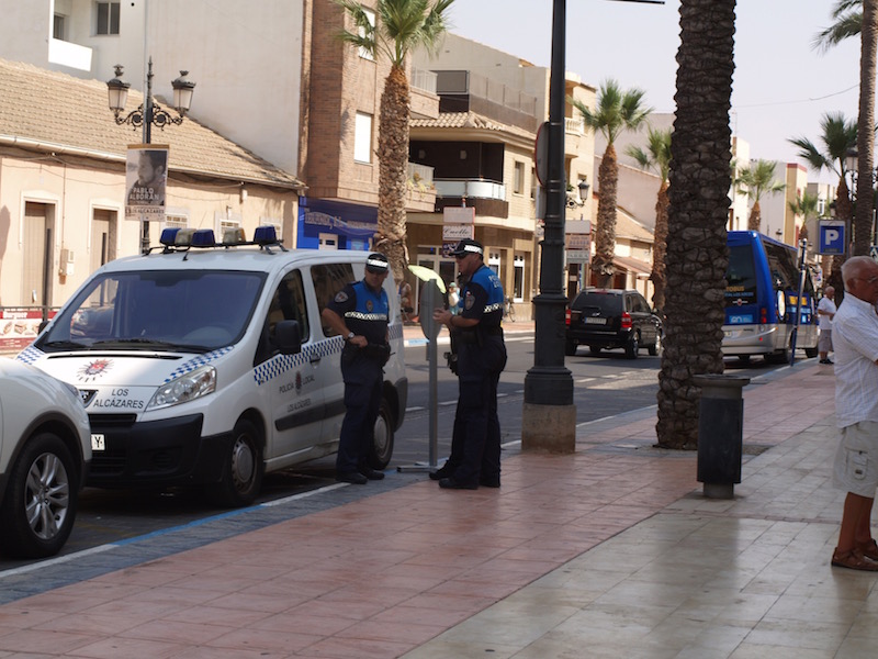 Policías locales en el centro de Los Alcázares