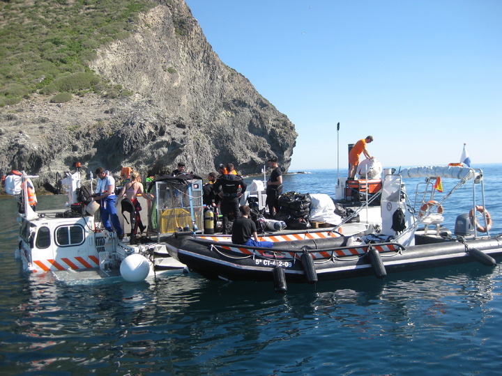 Trabajos para la instalación de fondeos ecológicos en isla Grosa