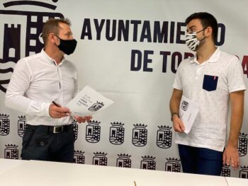 El alcalde de Torre Pacheco, Antonio León, y el concejal de Hacienda, Carlos López (derecha)