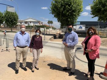 El alcalde, José Miguel Luengo, y la presidenta de la Mancomunidad de los Canales del Taibilla, Francisca Baraza, visitan las obras