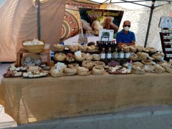 Puerto artesano en el mercadillo de Los Narejos