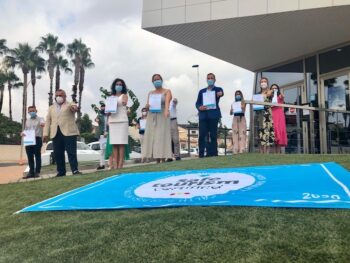 La consejera de Turismo y representantes municipales