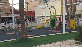 Área infantil en el Parque de los Reyes de Lo Pagán