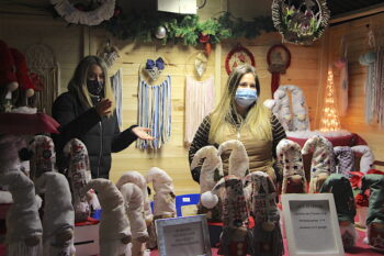 Puesto de decoración navideña en San Pedro del Pinatar