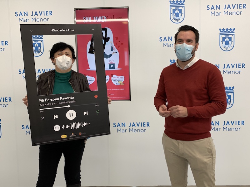 La campaña de San Valentín anima a hacerse 'selfies' en los comercios de San Javier