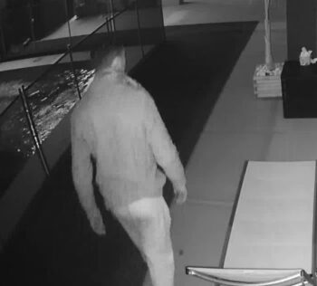 El detenido captado por una cámara de videovigilancia