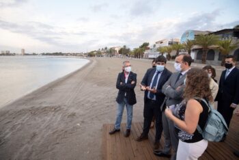 El presidente regional explica al comisario europeo ante el secretario de Estado