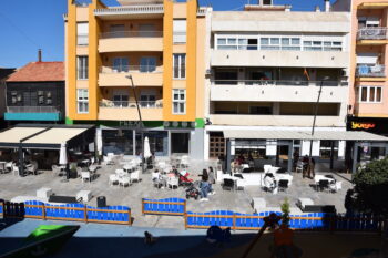 Terrazas en la plaza de San Pedro del Pinatar