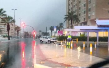 Choque contra un semáforo en La Manga