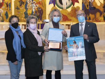 Las hijas y la mujer de Francisco Martínez recogen el título de Procesionista del Año