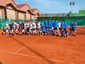 El Club de Tenis Torre Pacheco consigue la cuarta ´Copa Liga Inter-Escuelas´, de las últimas cinco ediciones celebradas. En una apretada final contra el equipo del Club de Tenis San Javier, que debutaba este año en la competición, el equipo pachequero consiguió once victorias frente a las ocho del equipo capitaneado por Soriano y Navarro.