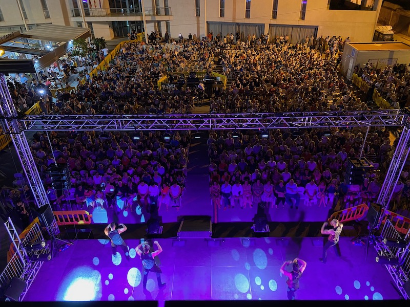 Afluencia masiva de público para ver a Los Vivancos