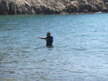 El autor de la tesis, Jacinto Martínez, en la playa de El Gorguel