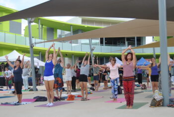 Clase de yoga en Pinatar Om