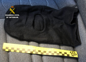 Pasamontañas usado en el robo con violencia en Los Alcázares