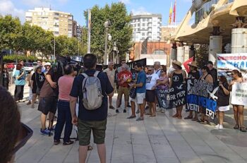 Protesta ayer en la Asamblea regional