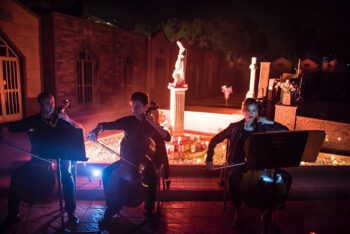 Experiencias muy interesantes este finde en el Mar Menor. Feria gastronómica en Los Alcázares con ponencias, talleres, catas de vino, degustaciones de productos murcianos, ronqueo y por supuesto actuaciones musicales. Continúan las fiestas locales en el municipio pachequero y vuelve Don Juan Tenorio a San Javier. La literatura y las exposiciones de pintura nunca faltan. Y bajan las temperaturas. Ha llegado el otoño de verdad.