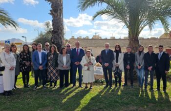 Familiares y amigos de los maestros homenajeados en Balsicas