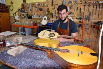 Vael de Ginés en su taller en Los Alcázares