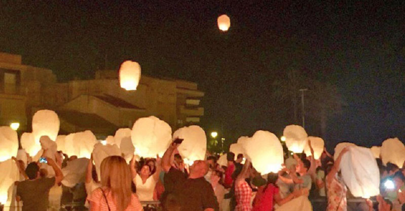 Damos la bienvenida al verano alrededor de las hogueras nocturnas que se encenderán en el litoral e interior de nuestros municipios en honor a San Juan. Un fin de semana donde la gastronomía tendrá como protagonista al melón, producto estrella en Torre Pacheco. Una cata de vinos con elaboraciones culinarias de los restaurantes más emblemáticos de Los Alcázares, otra de las citas para los amantes de la buena vida. La celebración de las fiestas en conmemoración de San Pedro nos trae diferentes eventos como un festival de folclore y actuaciones en vivo recordando los años 90. El tenis, el fútbol e incluso un concurso de triples serán las opciones deportivas. No olvidéis confeccionar una lista de malos rollos para que el fuego los transformen en buenos augurios.