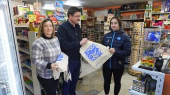 El concejal de Impulso Económico, Pedro Sánchez, y la edil de Turismo, María José Díaz