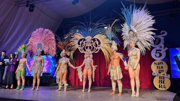 Trajes espectaculares de las tres comparsas Trajes espectaculares de las tres comparsas