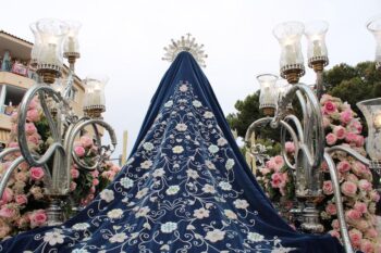 El manto azul, símbolo de la esperanza El manto azul, símbolo de la esperanza