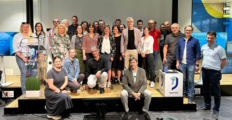 Técnicos, y estudiantes de otros paises visitan las instalaciones de Hidrogea