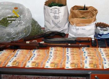 Droga, herramientas y dinero en efectivo decomisados en la operación de Los Pozuelos Droga, herramientas y dinero en efectivo decomisados en la operación de Los Pozuelos