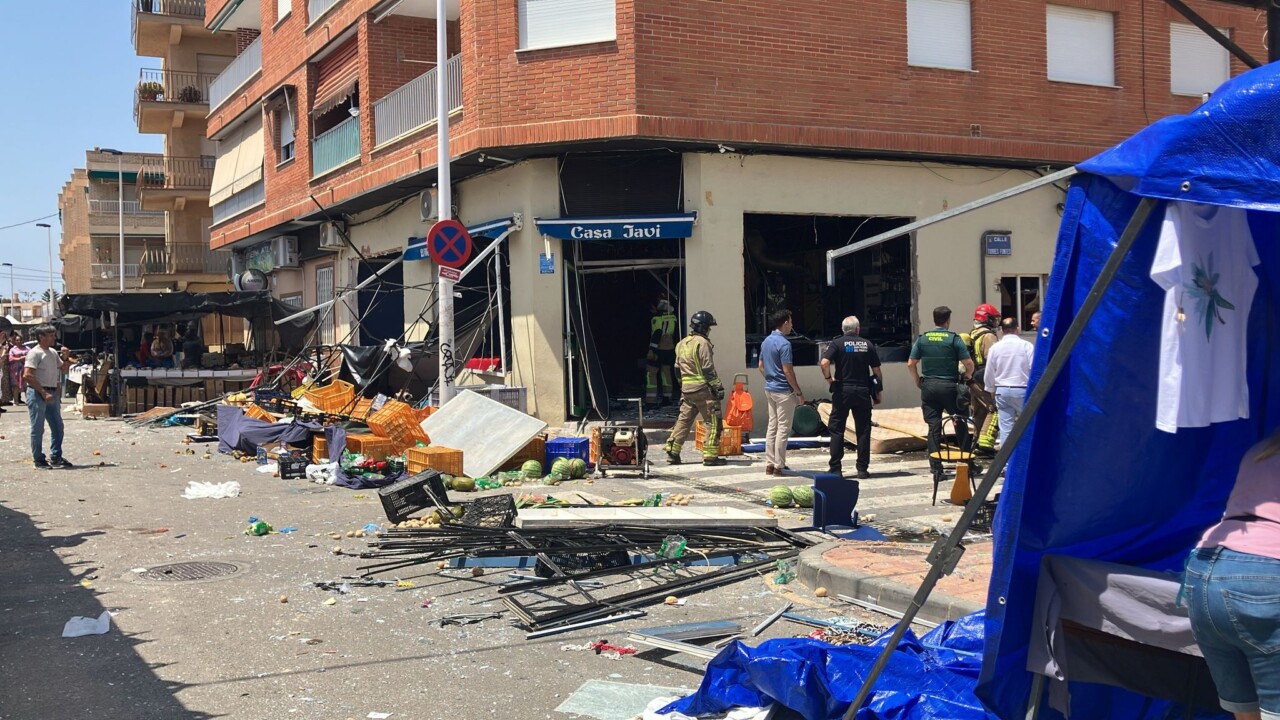 Escenario tras la explosión en el bar Javi de Lo Pagán