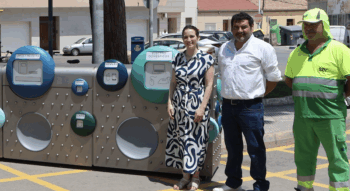 El moderno punto limpio está ya situado en la plaza de la Inmaculada