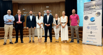 Autoridades en la presentación del curso de Turismo en Los Alcázares