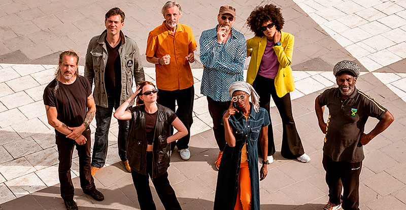 Componentes del grupo Brooklyn Funk Essentials que actúa en Jazz San Javier 2025