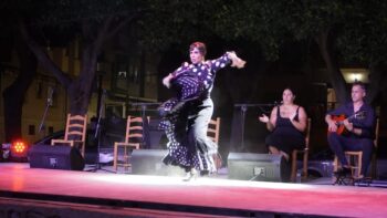 Voz y movimiento en el escenario con el sello de Lo Ferro Voz y movimiento en el escenario con el sello de Lo Ferro