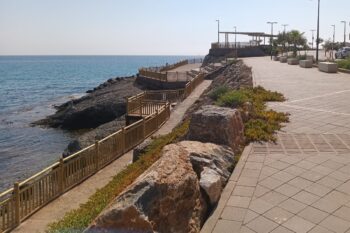 El Mirador de la AGA, en La Manga, con su nueva barandilla