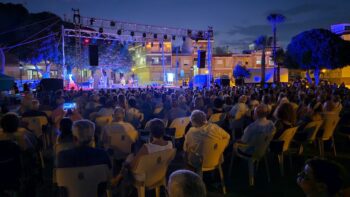 La Plaza del Espejo de Los Alcázares repleta de público para disfrutar de la gala flamenca de Lo Ferro