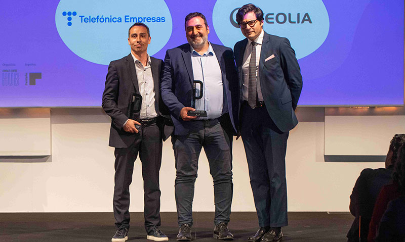Miembros de Hidrogea recogen el premio