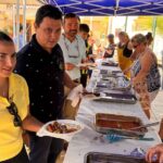 El alcalde José Miguel Luengo y la concejal de Festejos, Isabel Madrid, acompañados por el diputado Carlos Albaladejo, en el desayuno inglés