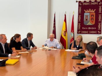 Firma del acuerdo en el Consejo de Seguridad, entre la delegada del Gobierno y el alcalde de Torre Pacheco