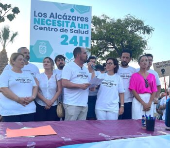 El alcalde, Mario Pérez Cervera, y los concejales del PSOE y PP reclamaron la retirada del proyecto de la incineradora y el servicio de Urgencias 24 horas El alcalde, Mario Pérez Cervera, y los concejales del PSOE y PP reclamaron la retirada del proyecto de la incineradora y el servicio de Urgencias 24 horas