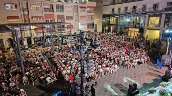La plaza repleta de público en la primera noche de la Semana de la Huerta La plaza repleta de público en la primera noche de la Semana de la Huerta