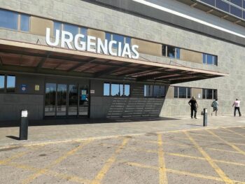 Puerta de Urgencias del hospital Los Arcos