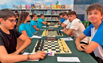 Jugadores del Club Ajedrez Mar Menor en competición sub 18