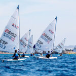 Jóvenes regatistas compiten en el VII Trofeo Centenario en el Mar Menor