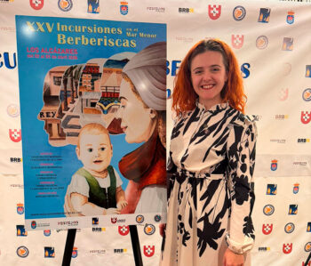 La alcazareña María Martínez, autora del cartel de las fiestas berberiscas de Los Alcázares