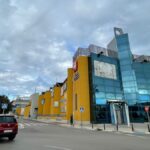 Vista exterior del centro comercial Las Velas en Los Narejos